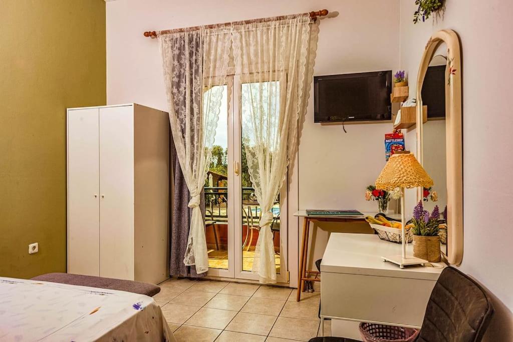Kamaritis Private Bedroom, Pool View Appartement Alepochori
