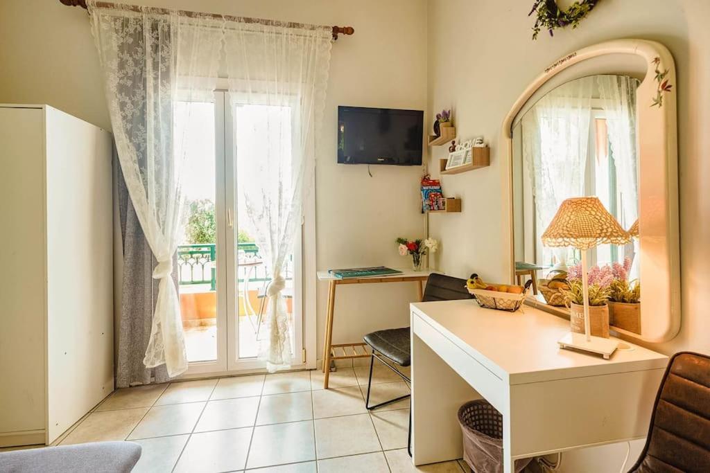 Appartement Kamaritis Private Bedroom, Pool View Alepochori